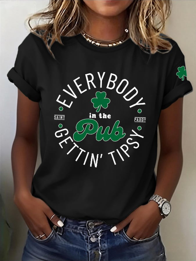  Everybody in The Pub Getting Tipsy Shirt Womens St Patrick's Day T-Shirt Clover Gift For Holiday - TradiViet