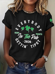  Everybody in The Pub Getting Tipsy Shirt Womens St Patrick's Day T-Shirt Lucky Clover Gift - TradiViet